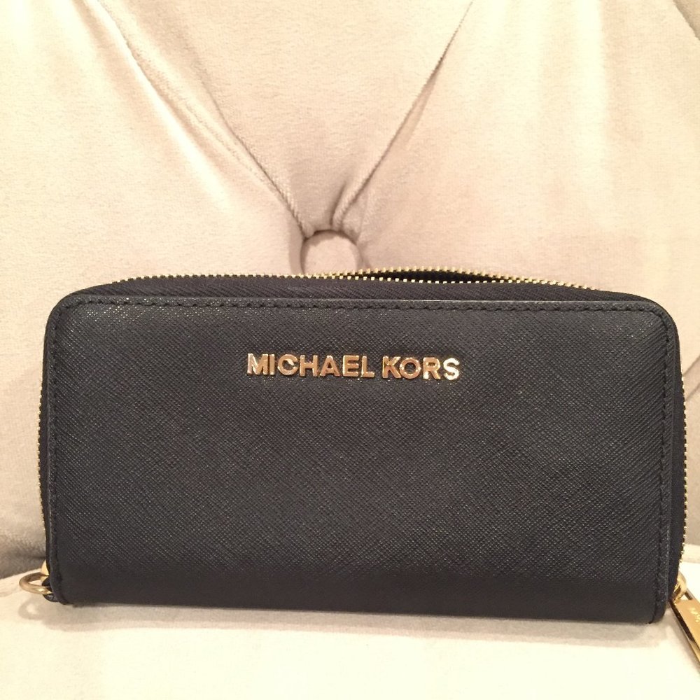Michael Kohrs wallet/wristlet leather